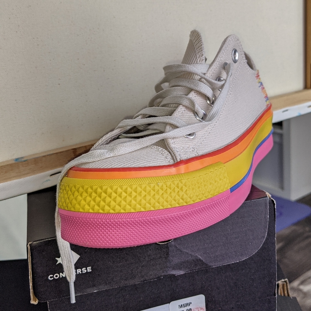 Converse Sneakers ( beige/ rainbow)